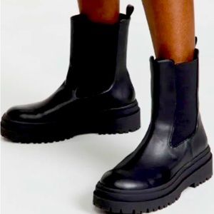 🇺🇸 NIB! Good American Chelsea Lug Boots